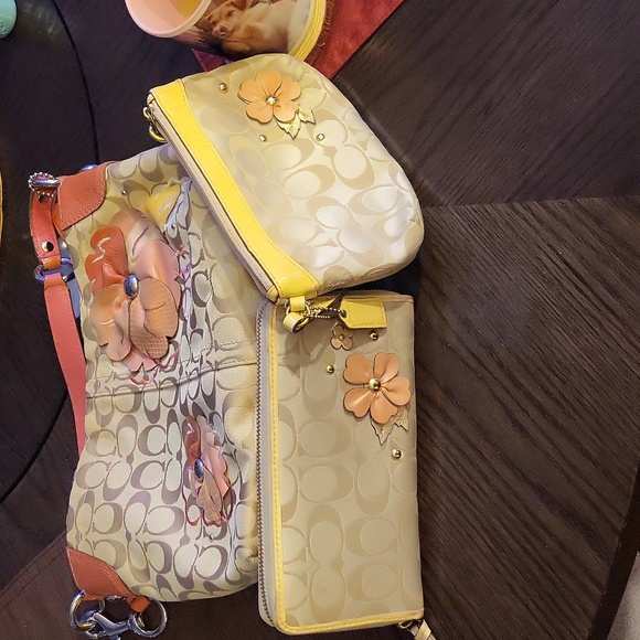 Coach Purse W/wallet & Change Wallet - Picture 13 of 13